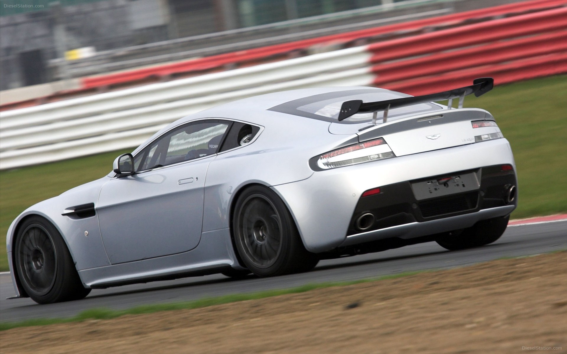 Aston Martin Vantage GT4 2012